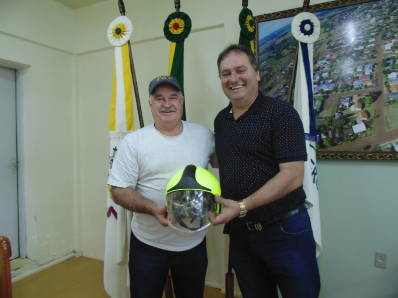 MUNICÍPIO FAZ DOAÇÃO AO CORPO DE BOMBEIROS